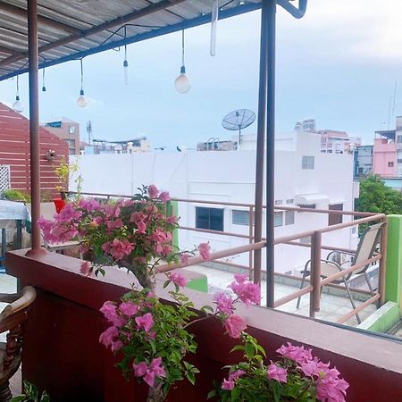 Ying Hostel Bangkok Exterior photo