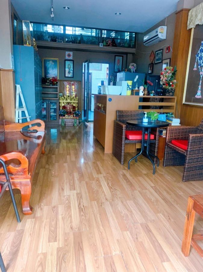 Ying Hostel Bangkok Exterior photo